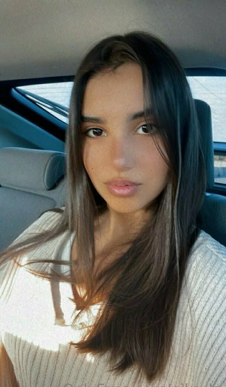 nika la onlyfans model images