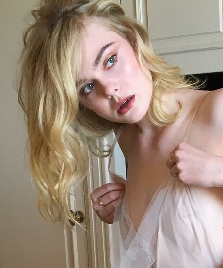 Elle Fanning onlyfans model photo