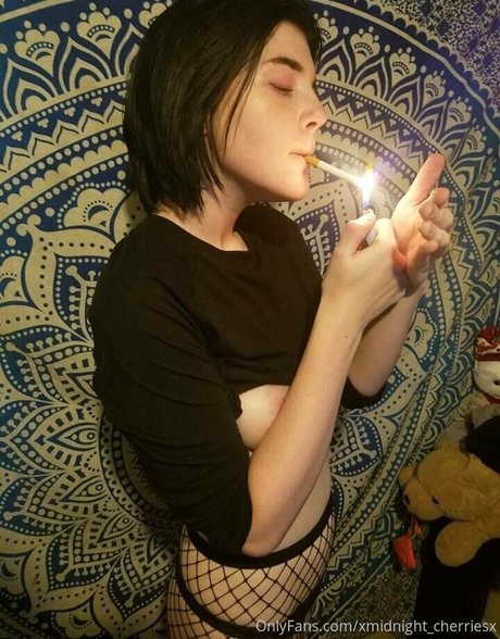 xmidnight cherriesx onlyfans free