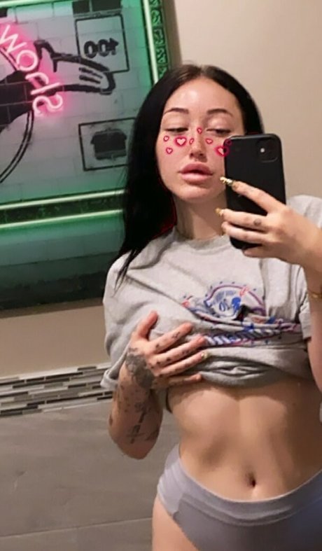 Noah Cyrus onlyfans porn leaks