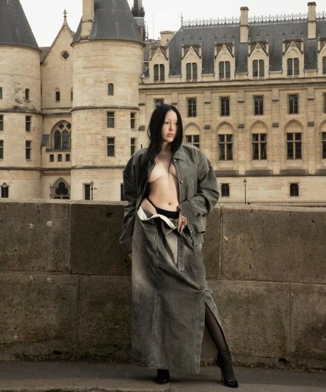 Noah Cyrus onlyfans boobs