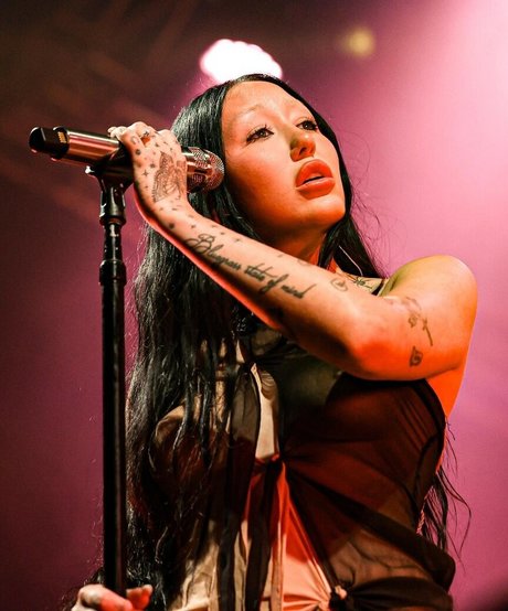 Noah Cyrus onlyfans leams