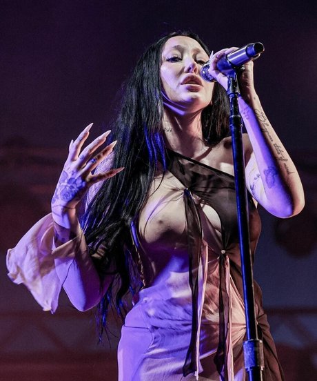 Noah Cyrus only fans content