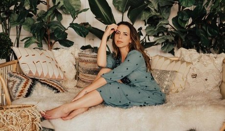 Laura Bailey onlyfans hot