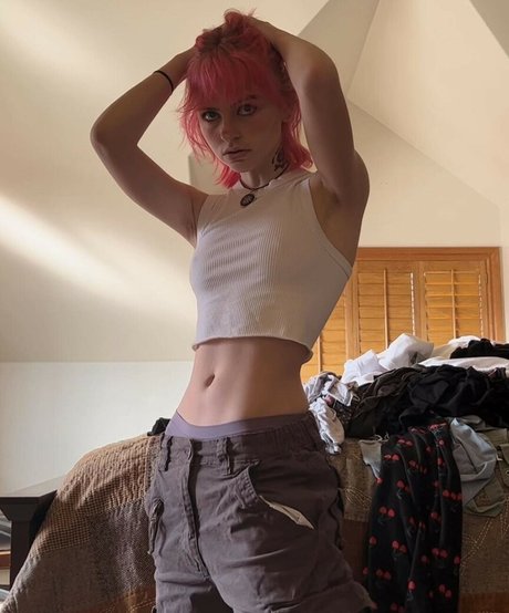 Hadley Nelson onlyfans striptease