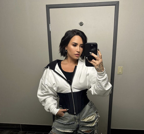 Demi Lovato pics onlyfans
