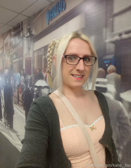 milf trans onlyfans naked depiction