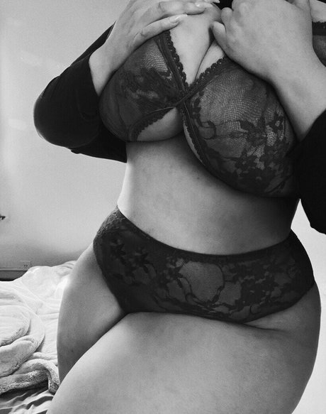 Nikkie Ginger nude on onlyfans