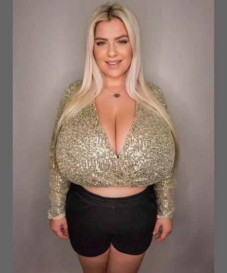 Nina Phoenix free only fans