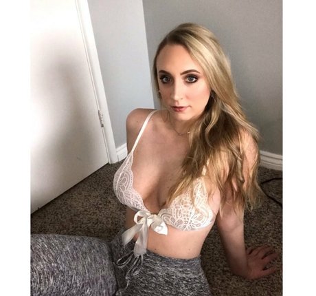 Shelbylynn820 feet onlyfans