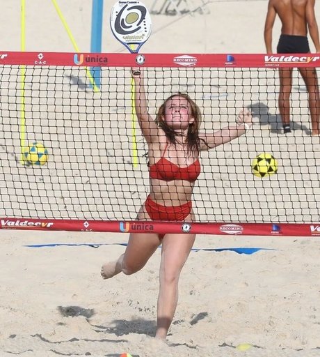 Larissa Manoela Profile pic