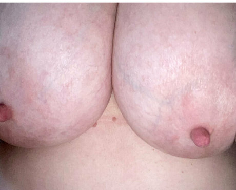 largeboobies305 onlyfans leak fuck