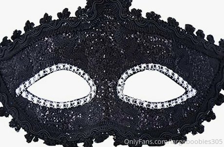 largeboobies305 onlyfans strip