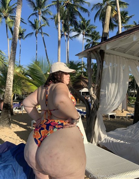 luciiamaiss onlyfans strip tease