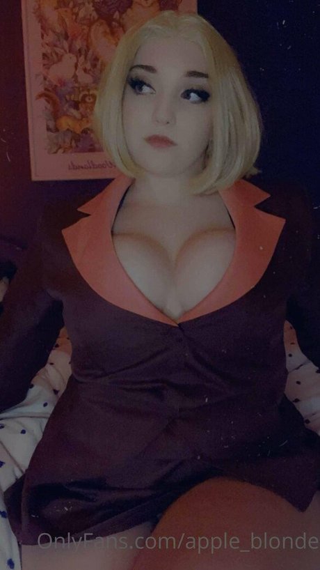 AppleBlonde onlyfans images