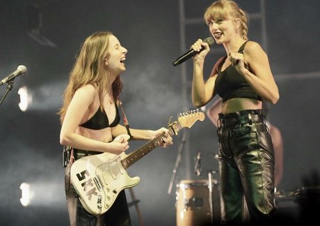 Taylor Swift onlyfans ass