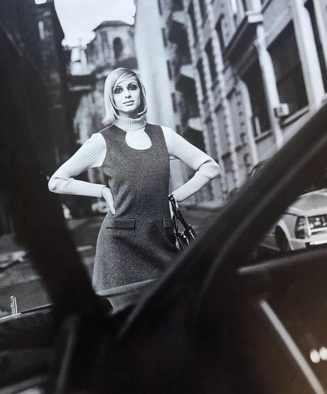 social media influencer onlyfans art xxx self-portrait