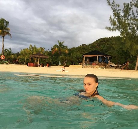 Lily Rose Depp onlyfans topless