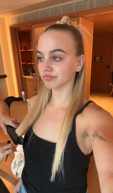 Emma Brooks onlyfans pictures