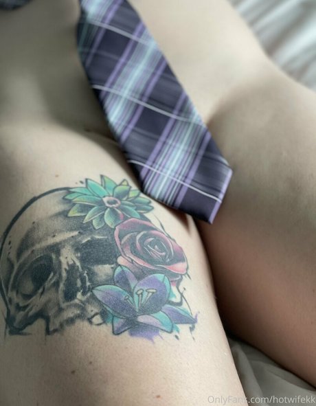 hotwifekk only fans content