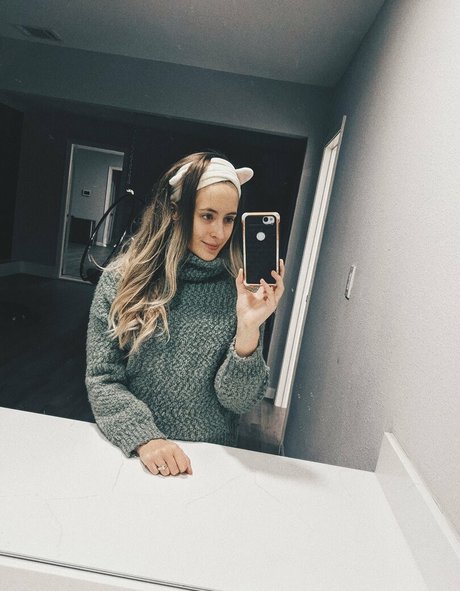 rosiebones onlyfans strip