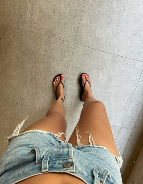 mariefrenchfeetgirlfree on onlyfans