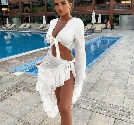 Mia Woodhall onlyfans leaks