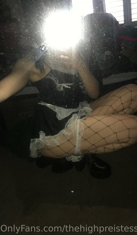 thehighpreistess only fans nudes