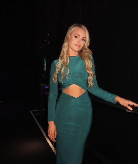 Laura Woods onlyfans porn nude