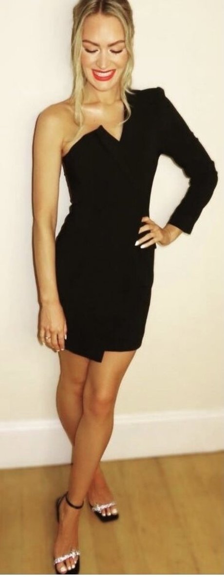 Laura Woods hot onlyfans