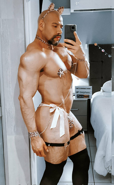 aleolatinoxxx onlyfans ass