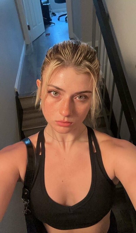 Faith Ordway only fans pics