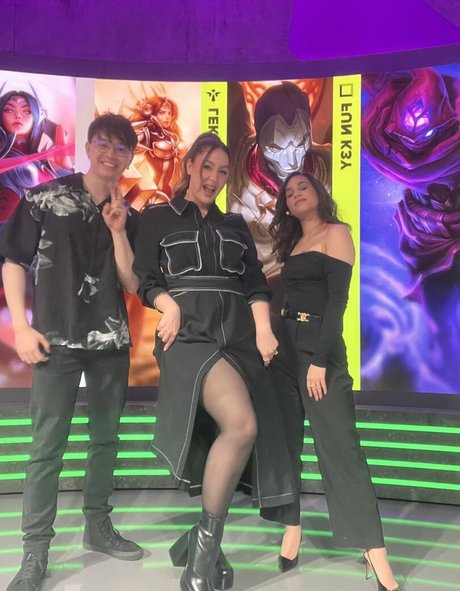 Troubleinc onlyfans nude