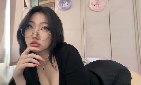 yurasweb onlyfans model