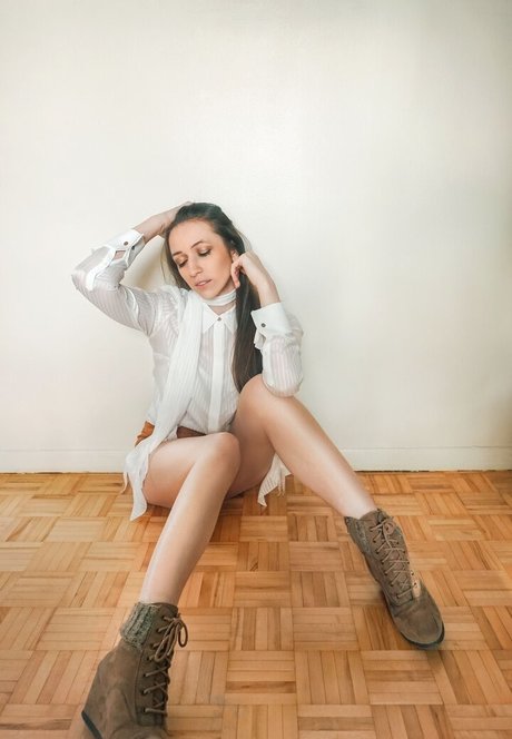 CrystAAHHL onlyfans nude content