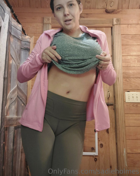 Sadie Holmes nude onlyfans leak