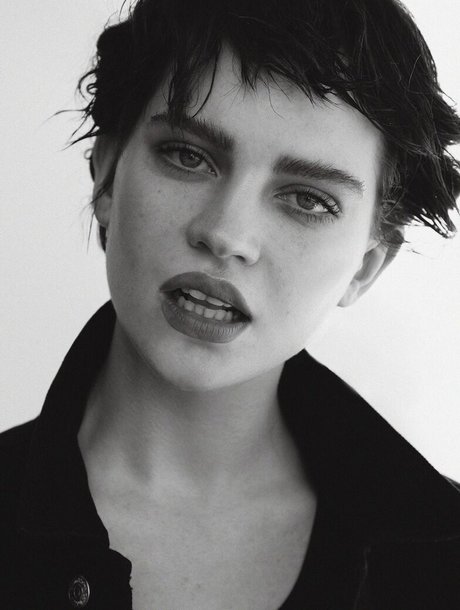 Sophie Thatcher ass onlyfans