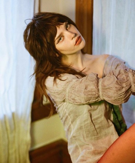 Sophie Thatcher onlyfans model