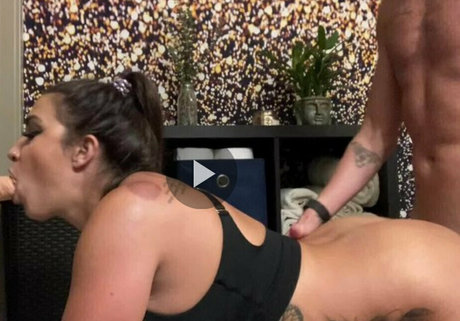 CourtneyTillia onlyfans leajs