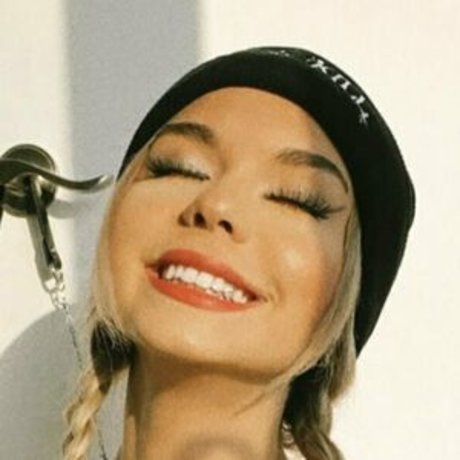 emilyyhearts onlyfans nude