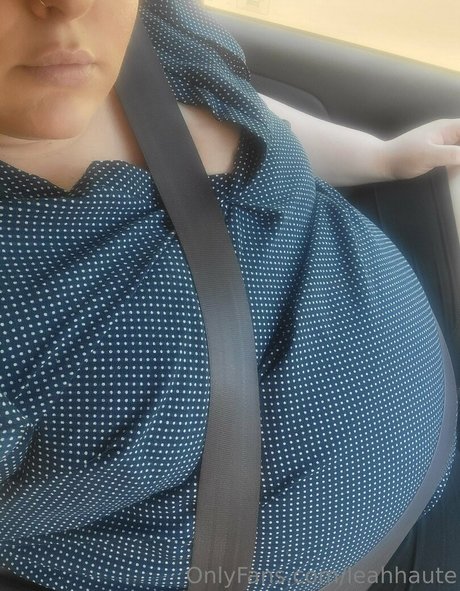 leahhaute boobs onlyfans