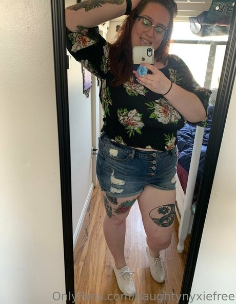 naughtynyxiefree only fans leak porn