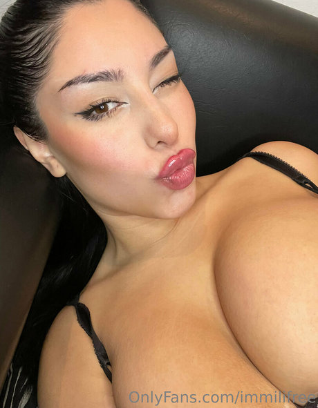 milionlyvip onlyfans model photo