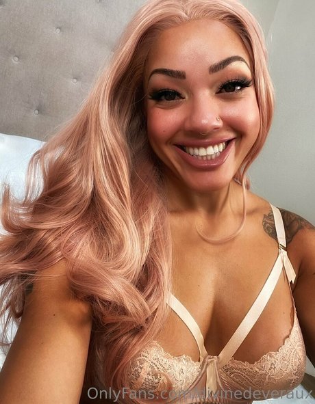 divinedeveraux only fans nude leaks