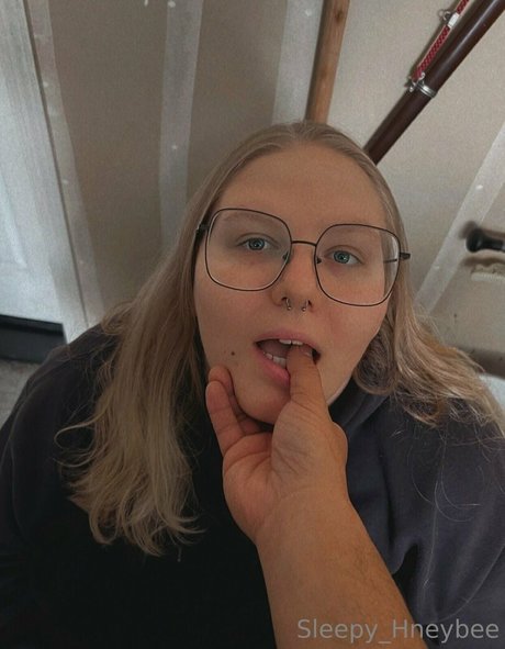 sleepy hneybee xxx only fans