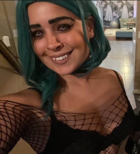 JustYeliz onlyfans striptease