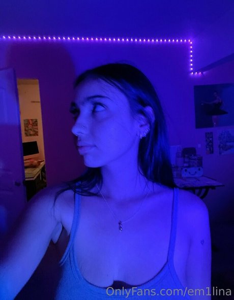 em1lina only fans pictures
