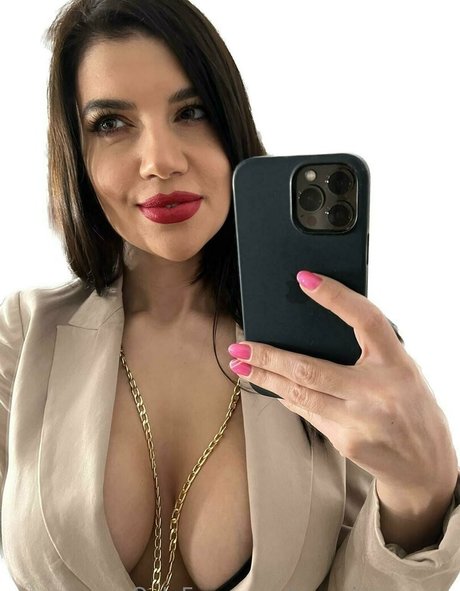 yasmineamory onlyfans strip