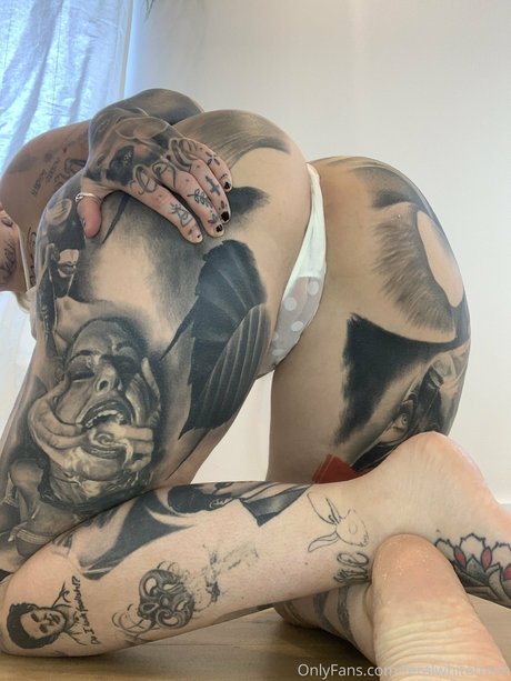 FeralWhiteTrash onlyfans topless