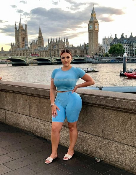 noirsahara onlyfans model photos